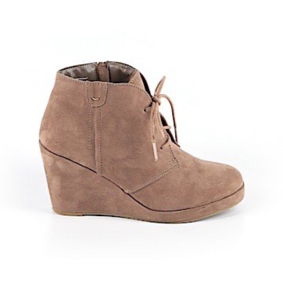 Merona suede tan wedge booties - Picture 2 of 3